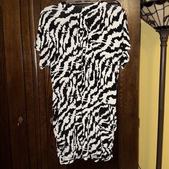 INC International Concepts Black and White Zebra 🦓 Ruched Short Sleeve Tunic Top - Picture 3 of 10